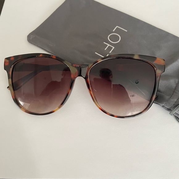💥SALE💥 NWOT LOFT Tortoise Shell Sunglasses with Gold Detailing on Sides - Picture 2 of 9